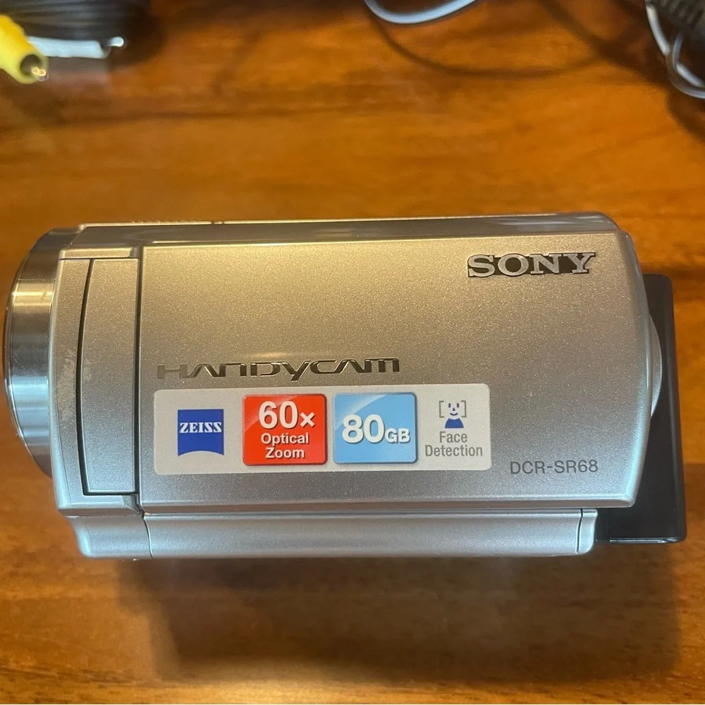 Sony Silver Handy cam DCR-SR68 Camcorder with Carry Case and Cables